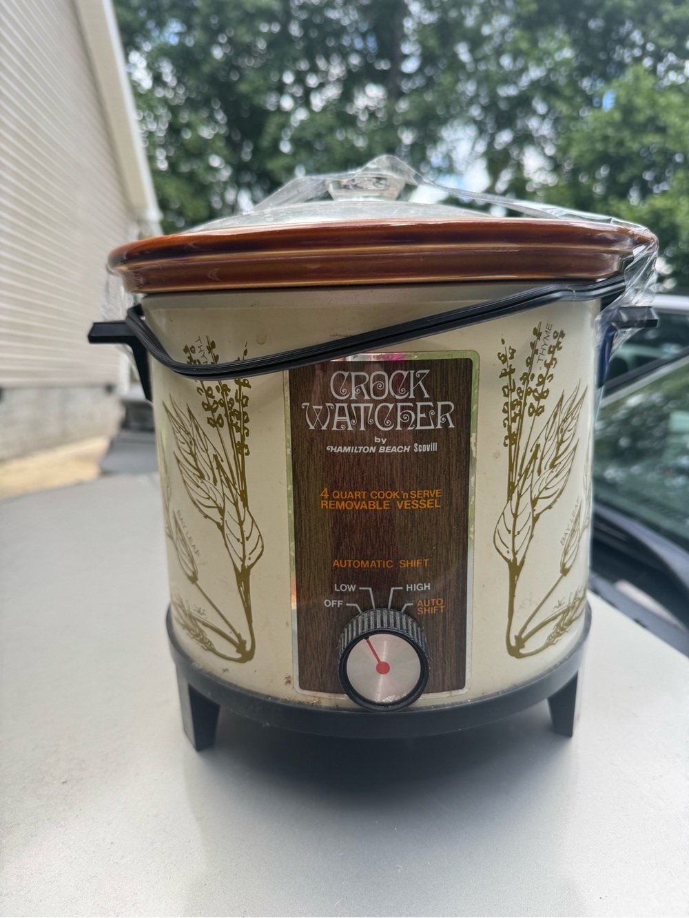 Hamilton Beach Crock Watcher Slow Cooker in Cream and Brown